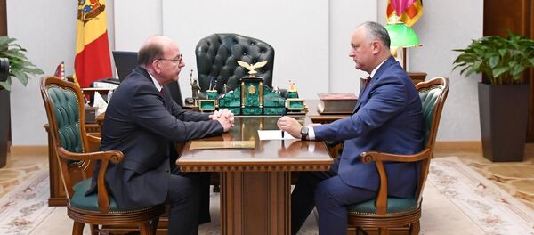 Президент Молдовы Игорь Додон и посол России в республики Олег Васнецов - Sputnik Молдова