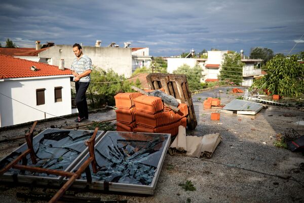 Furtună mortală la mare în Grecia: Șase oameni, inclusiv 2 români, au murit în Halkidiki Furtună mortală la mare în Grecia: Șase oameni, inclusiv 2 români, au murit în Halkidiki - Sputnik Moldova-România