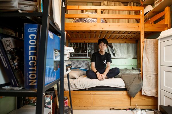29-летний музыкант Сонник Ли в своей 6-метровой комнате - Sputnik Молдова