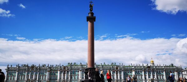 Александрийский столп на Дворцовой площади Александрийский столп на Дворцовой площади - Sputnik Молдова