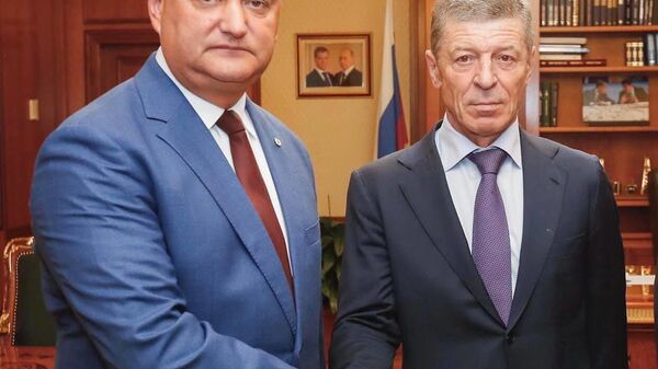 Президент Молдовы Игорь Додон и вице-премьер правительства России Дмитрий Козак - Sputnik Молдова