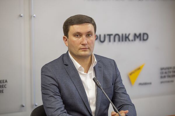 Врач: открыть больничные места для зараженных COVID-19 можно, но кто будет работать Врач: открыть больничные места для зараженных COVID-19 можно, но кто будет работать - Sputnik Молдова