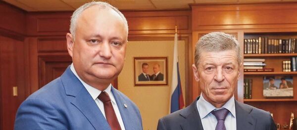 Президент Молдовы Игорь Додон и вице-премьер правительства России Дмитрий Козак Президент Молдовы Игорь Додон и вице-премьер правительства России Дмитрий Козак - Sputnik Молдова