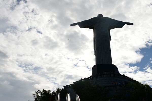 Statuia lui Hristos Răscumpărătorul pe Muntele Corcovado din Rio de Janeiro, Brazilia - Sputnik Moldova-România