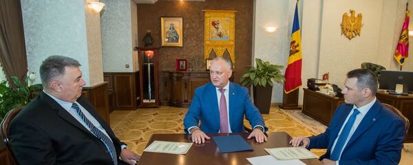 Igor Dodon s-a întâlnit cu piloții moldoveni Lionel Buruiană și Mihail Crihan - Sputnik Moldova