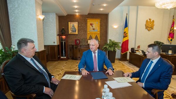 Президент Молдовы встретился с молдавскими пилотами Лионелом Буруянэ и Михаилом Криханом - Sputnik Молдова