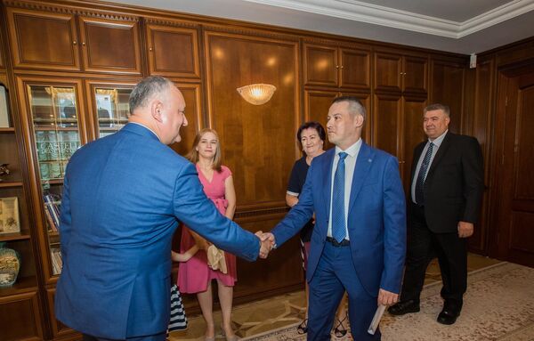 Игорь Додон встретился с молдавскими пилотами, освобожденными из плена Игорь Додон встретился с молдавскими пилотами, освобожденными из плена - Sputnik Молдова