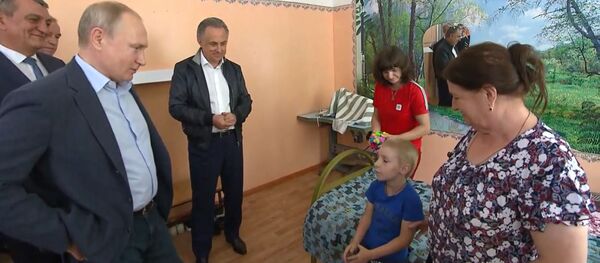 Вы Путин? Я вас в телевизоре видел! - маленький Матвей поговорил с президентом Вы Путин? Я вас в телевизоре видел! - маленький Матвей поговорил с президентом - Sputnik Молдова