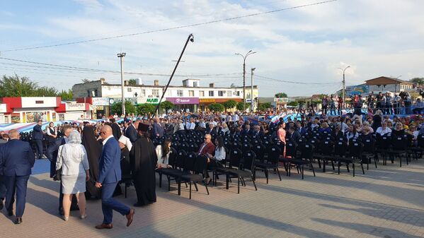 Церемония инаугурации прошла на центральной площади Комрата в присутствии многочисленных гостей. - Sputnik Молдова