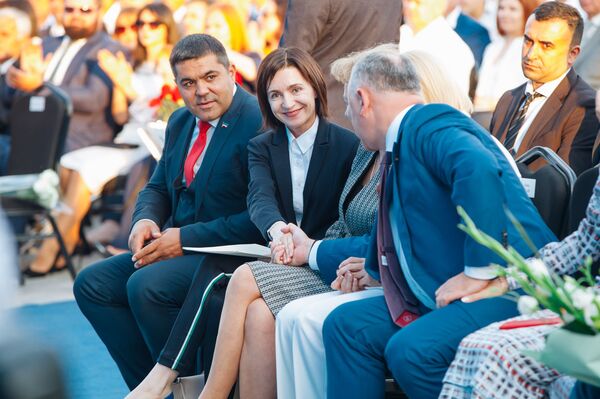 Властный лабиринт: как Санду будет работать с кабмином и парламентом Властный лабиринт: как Санду будет работать с кабмином и парламентом - Sputnik Молдова