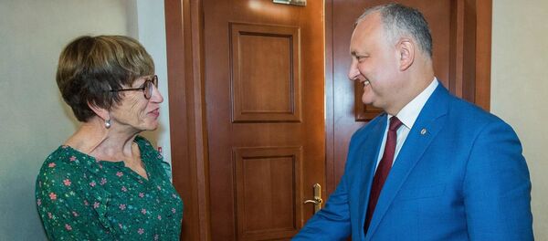 Президент Молдовы Игорь Додон встретился с содокладчиками ПАСЕ по Молдове Эгидиусом Варейкисом и Маривонн Блондэн - Sputnik Молдова