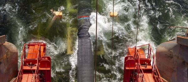 Укладка труб газопровода Северный поток — 2 в Балтийском море. 15 октября 2018 года - Sputnik Молдова