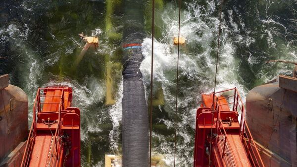 Укладка труб газопровода Северный поток — 2 в Балтийском море. 15 октября 2018 года - Sputnik Молдова
