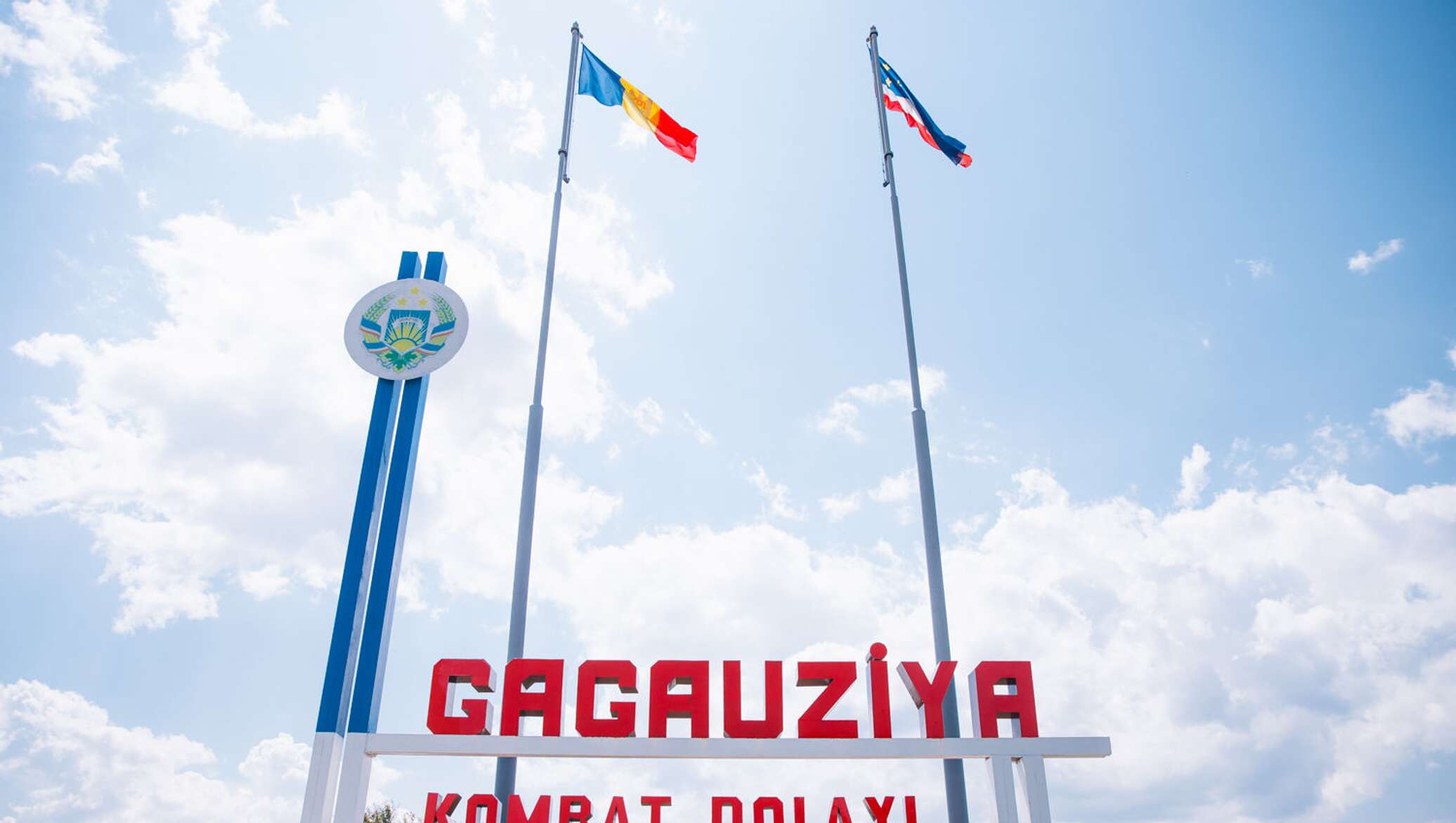 Гагаузия флаг. Республика Гагаузия флаг. Флаг Комрата. Парламент Гагаузской автономии Молдавии.