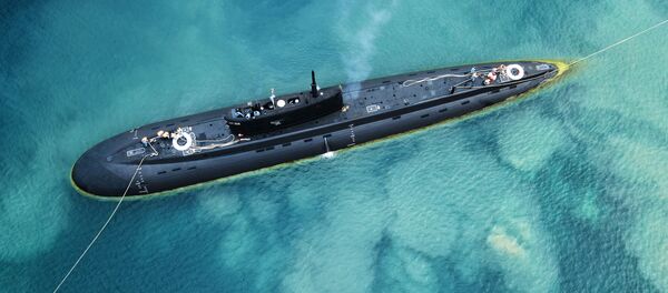 Дизель-электрическая подводная лодка Б-271 Колпино во время репетиции парада, посвященного Дню ВМФ России, в Новороссийске - Sputnik Молдова