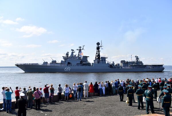 Большой противолодочный корабль Североморск на генеральной репетиции парада ко Дню ВМФ в Кронштадте - Sputnik Молдова