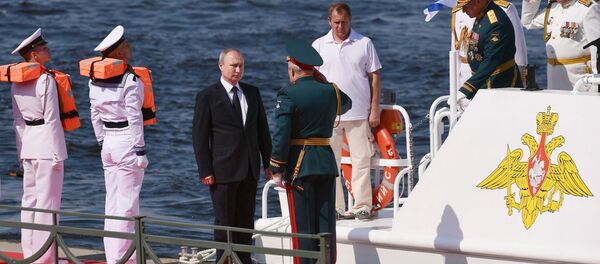 Președintele Federației Ruse, Vladimir Putin, a participat sărbătorirea Zilei Flotei Militare la Sankt Petersburg - Sputnik Moldova