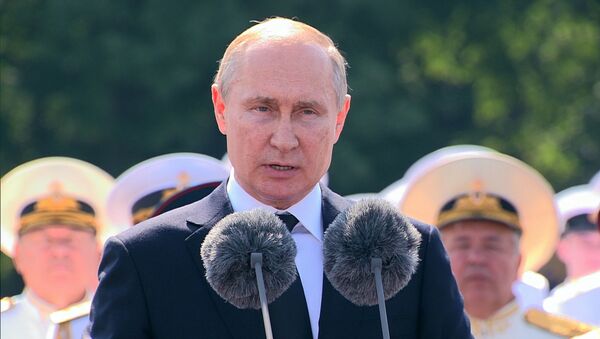 Путин поздравил военных моряков с праздником - Sputnik Молдова