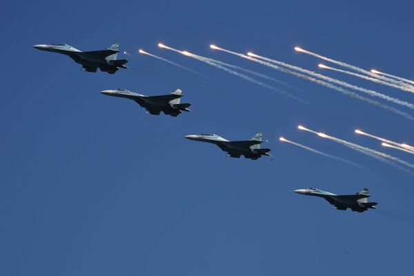 Истребители Су-30 на праздновании Дня ВМФ в Севастополе - Sputnik Молдова