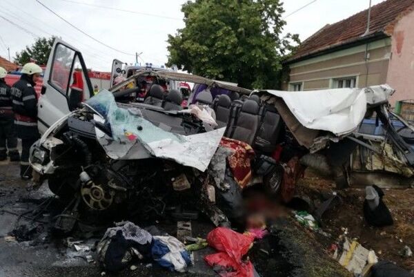 Accident cumplit în România: Doi moldoveni morți și mai mulți grav răniți - Foto Accident cumplit în România: Doi moldoveni morți și mai mulți grav răniți - Foto - Sputnik Moldova