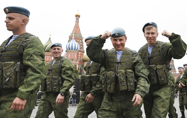Празднование Дня ВДВ на Красной площади в Москве. - Sputnik Молдова