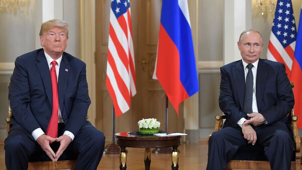 Президент РФ Владимир Путин и президент США Дональд Трамп, архивное фото - Sputnik Молдова