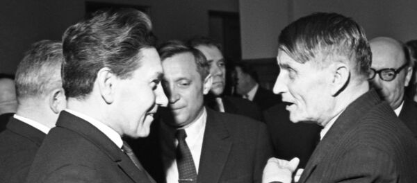 Трофим Лысенко( справа) и советский зоотехник, директор ВНИИ животноводства  Алексей Семенович Всяких - Sputnik Молдова