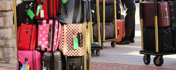 Чемоданы у входа в отель, фото из архива - Sputnik Молдова