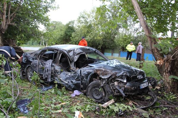 Страшное ДТП в Единецком районе: груда металла, погибшие и раненные - фото - Sputnik Молдова