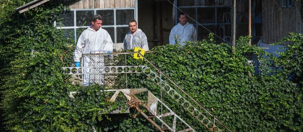 Anchetatorii români fac percheziții în casa lui Gheorghe Dinca Anchetatorii români fac percheziții în casa lui Gheorghe Dinca - Sputnik Moldova