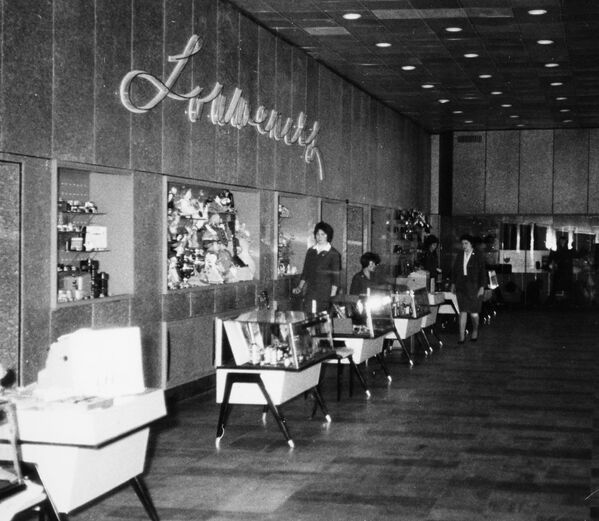 Магазины Tax-Free в аэропорту Шереметьево, 1964 год  - Sputnik Moldova-România