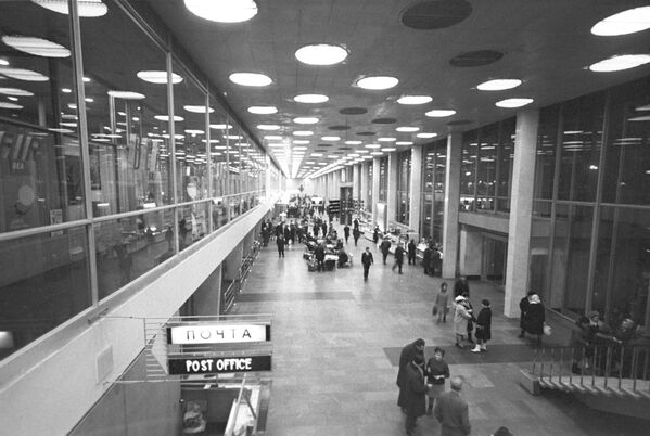 Внутренний вид аэровокзала международного аэропорта Шереметьево, 1970 год  - Sputnik Moldova-România