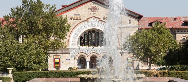 Фонтан у железнодорожного вокзала - Sputnik Молдова