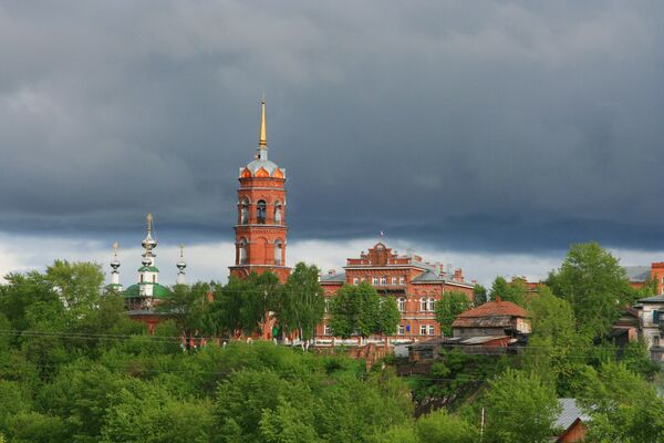 Падающая башня Тихвинской церкви в городе Кунгур Пермского края, Россия - Sputnik Moldova-România