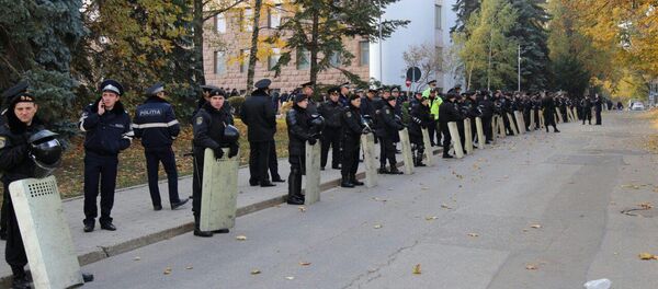 Protest Politie parlament - Sputnik Moldova
