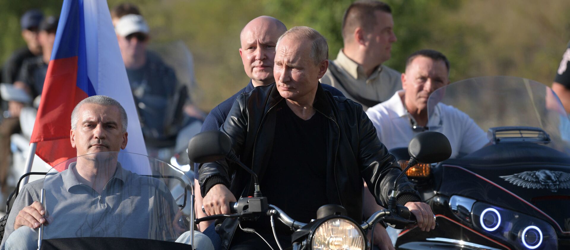 Președintele rus Vladimir Putin, la show-ul internațional moto Umbra Babilonului de la Sevastopol organizat de clubul de motociclişti Lupii nopţii - Sputnik Moldova-România, 1920, 11.08.2019