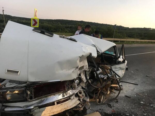 Accident fatal la Peresecina: Două mașini, transformate în grămadă de fiare - Foto Accident fatal la Peresecina: Două mașini, transformate în grămadă de fiare - Foto - Sputnik Moldova