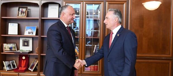 Президент Молдовы Игорь Додон и генерал Виктор Гайчук Президент Молдовы Игорь Додон и генерал Виктор Гайчук - Sputnik Молдова