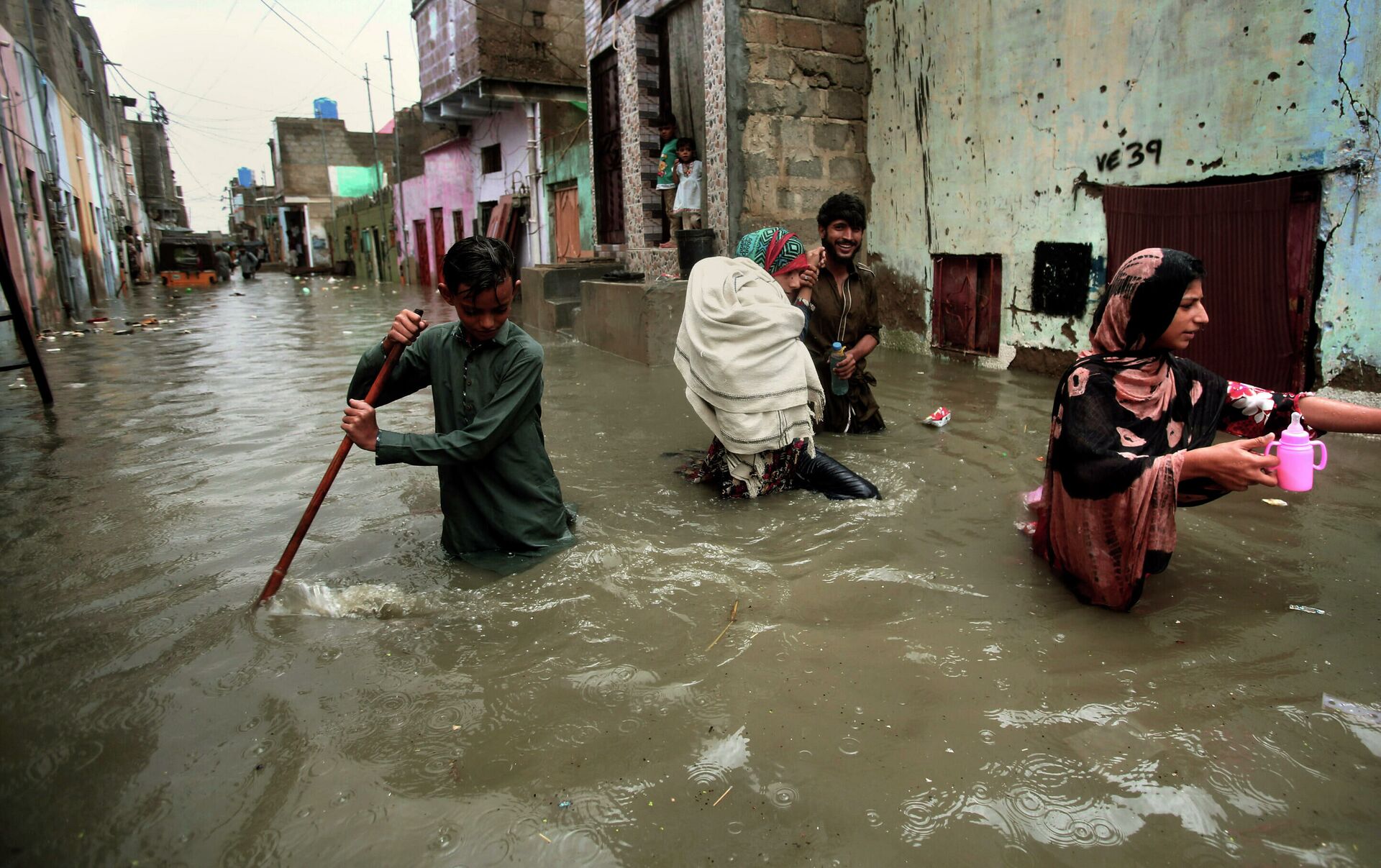Жизнь в пакистане. Карачи Пакистан. Пакистан Карачи наводнение. Белуджистан Пакистан. Наводнение в Пакистане 2022.