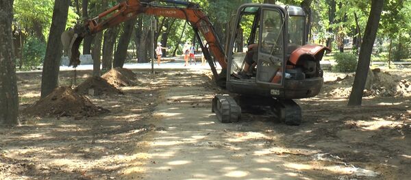 Этот парк Кишинева скоро не узнают: работы идут полным ходом – видео Этот парк Кишинева скоро не узнают: работы идут полным ходом – видео - Sputnik Молдова