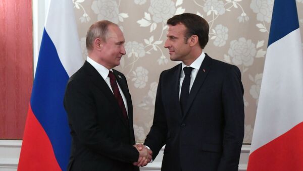 Vladimir Putin și Emmanuel Macron - Sputnik Moldova