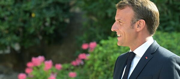 Президент Франции Эммануэль Макрон перед встречей с президентом РФ Владимиром Путиным в резиденции президента Франции Форт Брегансон Президент Франции Эммануэль Макрон перед встречей с президентом РФ Владимиром Путиным в резиденции президента Франции Форт Брегансон - Sputnik Молдова