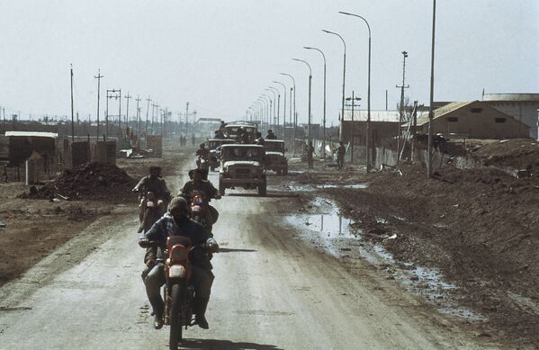 Иранские войска на отвоеванной территории в нефтяном порту Фау, февраль 1986 года - Sputnik Moldova-România