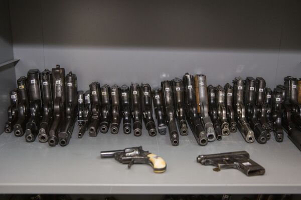 Colecția de arme este păstrată într-un safeu securizat. - Sputnik Moldova