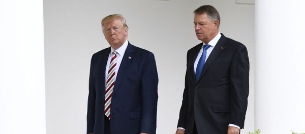 Клаус Йоханнис и Дональд Трамп - Sputnik Moldova-România