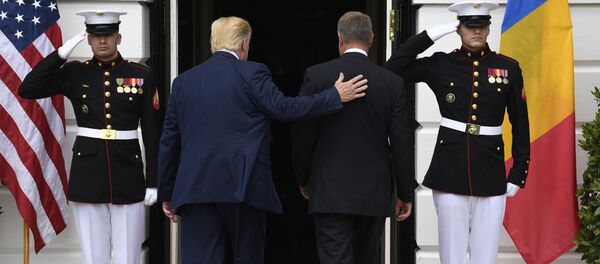 Клаус Йоханнис и Дональд Трамп Клаус Йоханнис и Дональд Трамп - Sputnik Moldova-România