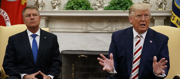 Клаус Йоханнис и Дональд Трамп - Sputnik Moldova-România