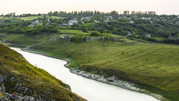Река Чугур рядом с селом Вэратик - Sputnik Молдова
