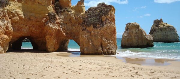 Plajă în Portugalia - Sputnik Moldova