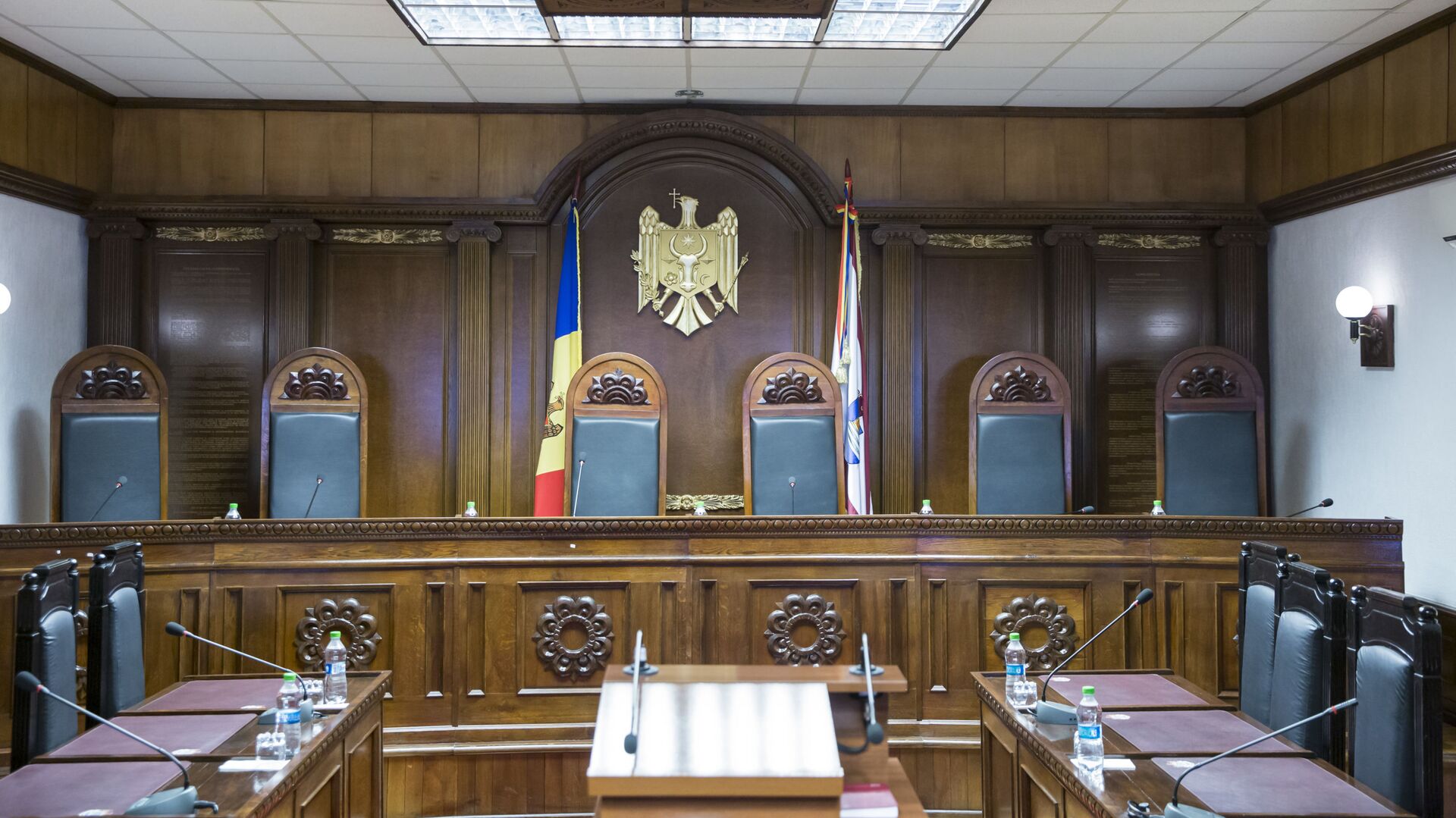 Назначение новых судей КС вызвало шквал критики в парламенте Назначение новых судей КС вызвало шквал критики в парламенте - Sputnik Молдова, 1920, 26.06.2025